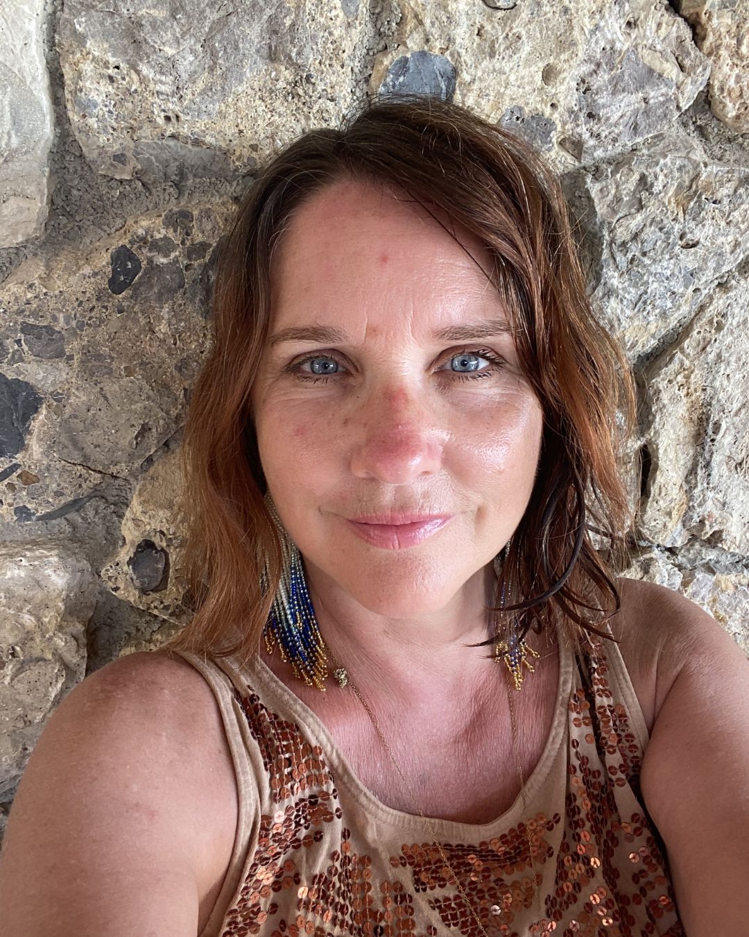 Magali de AIO Mouvement lors d’une pratique de mouvement conscient et danse somatique à Lyon.