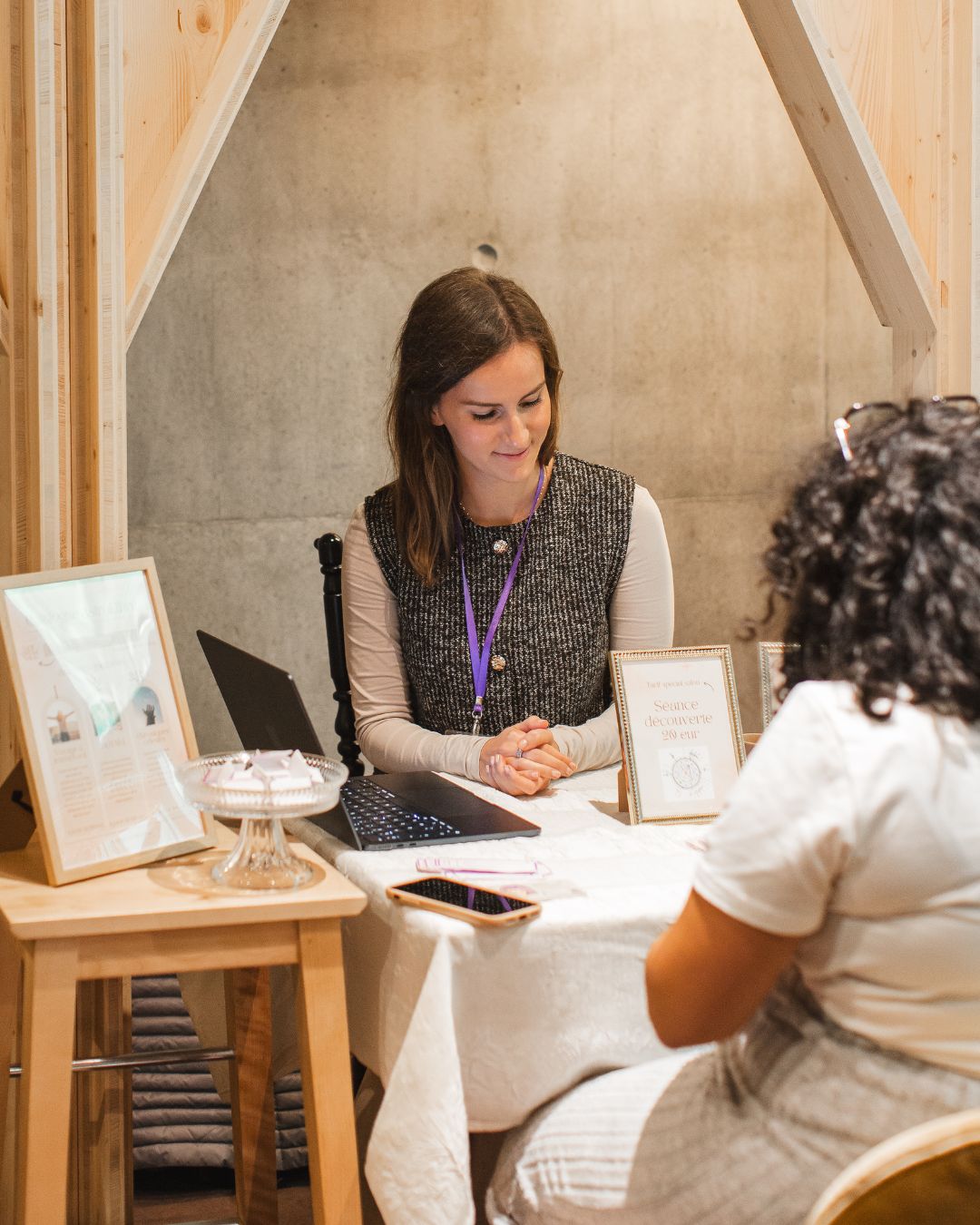 Visuel d’Astro Libre, astrologue à Lyon, proposant des consultations et un accompagnement personnalisé en astrologie.
